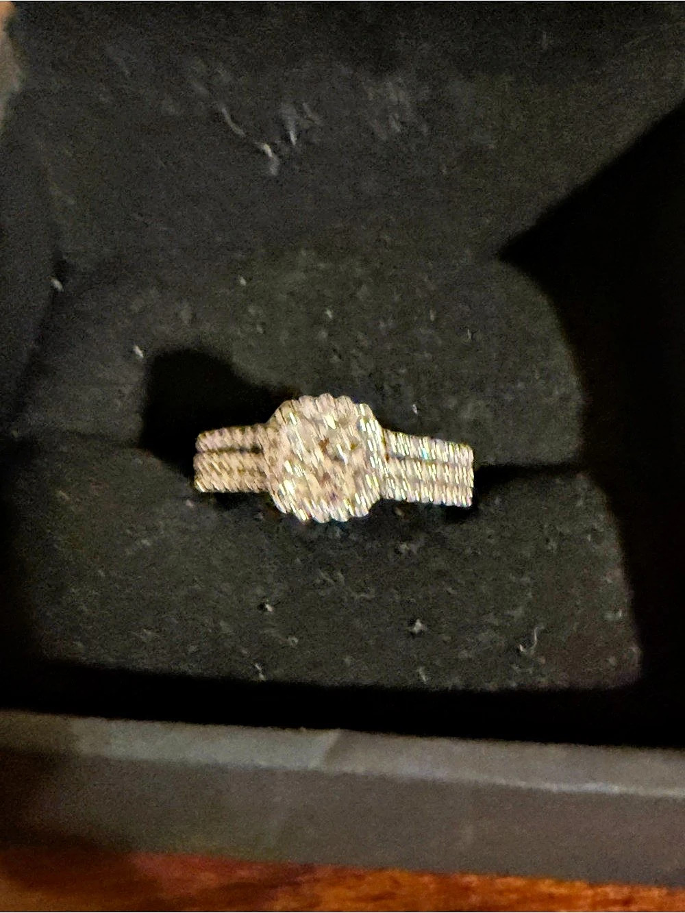 Pavé Center Stone Ring in Silver Like New
